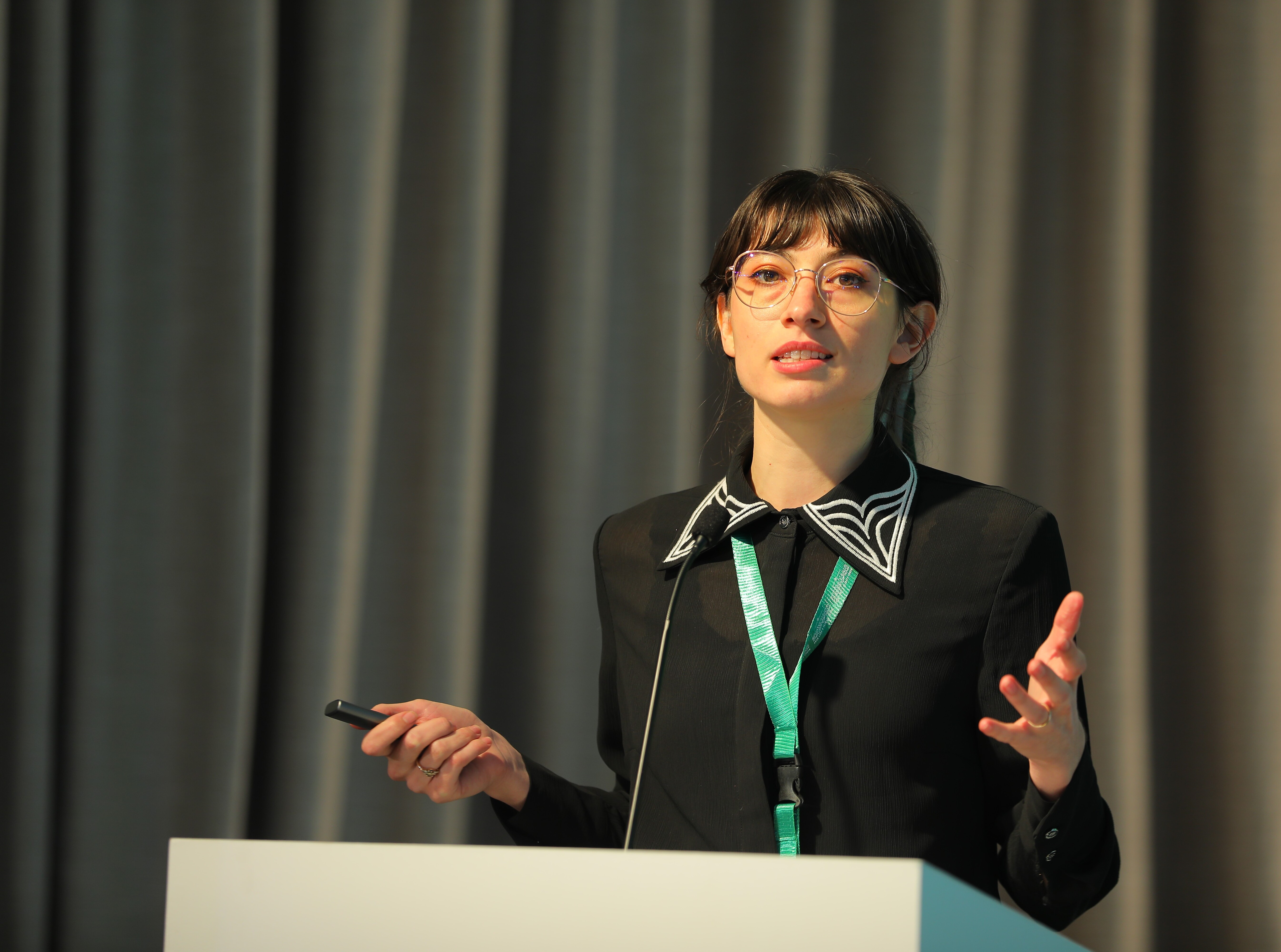 Dr. Aniek Schumann